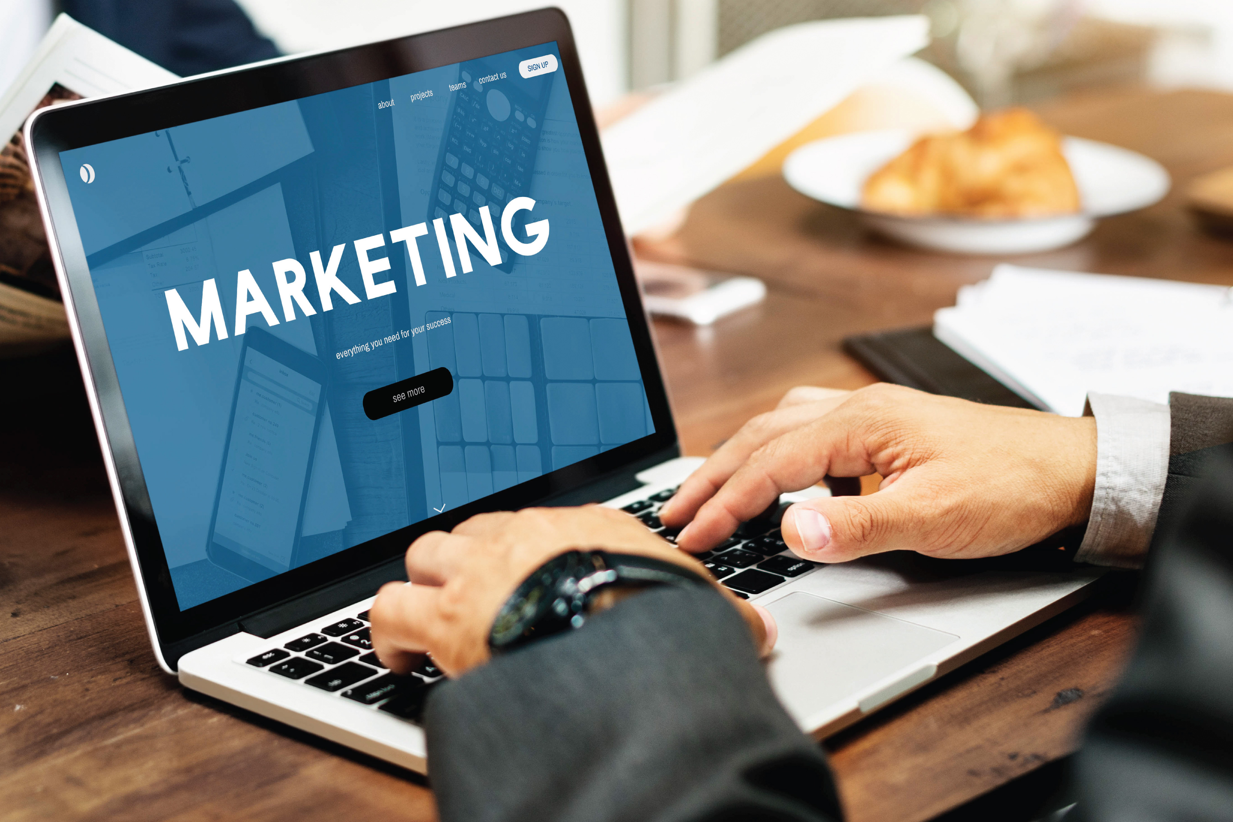 ESCO 2430 Specialisti delle vendite, del marketing e delle pubbliche relazioni
