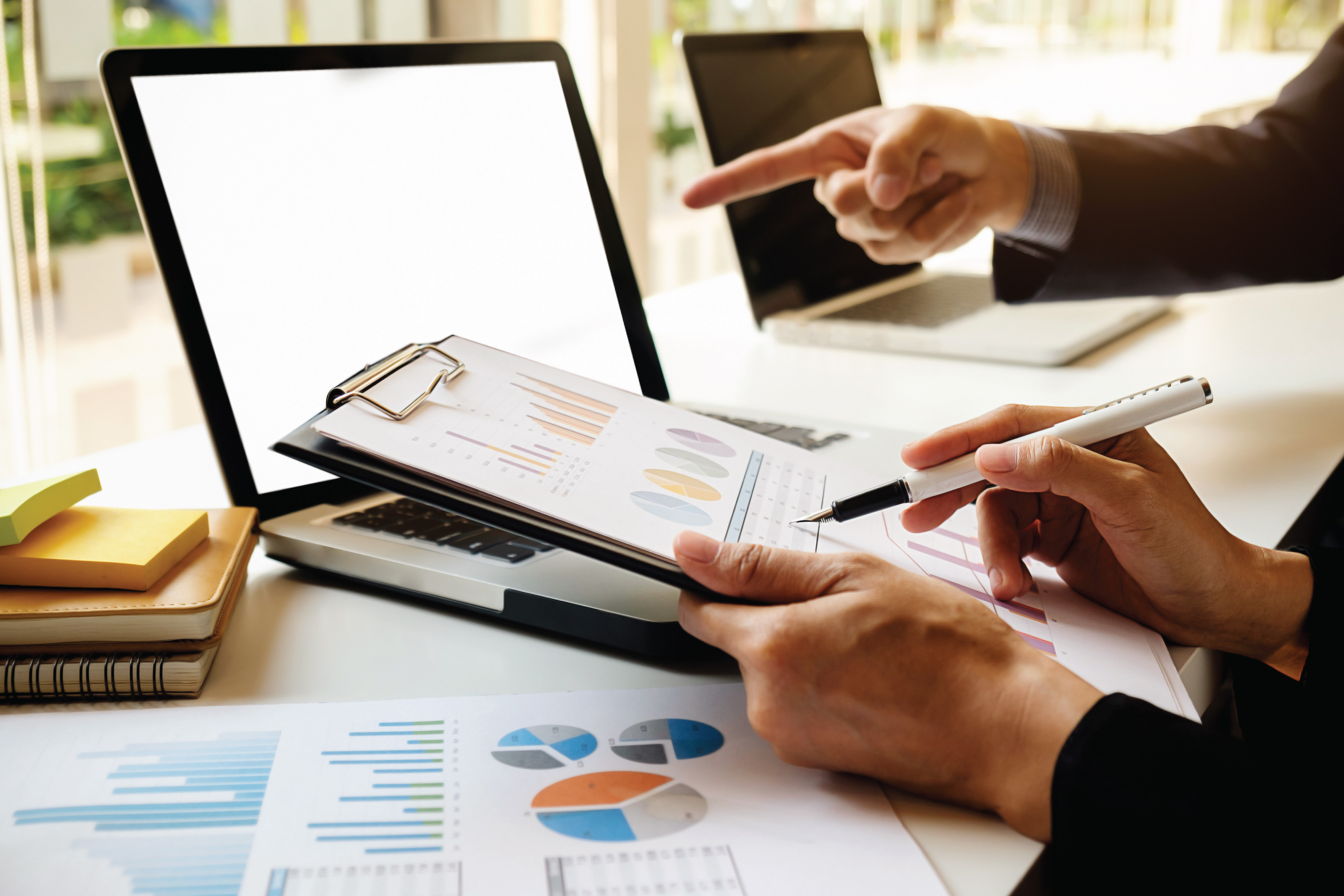 4211.1 Addetto/a allo sportello bancario